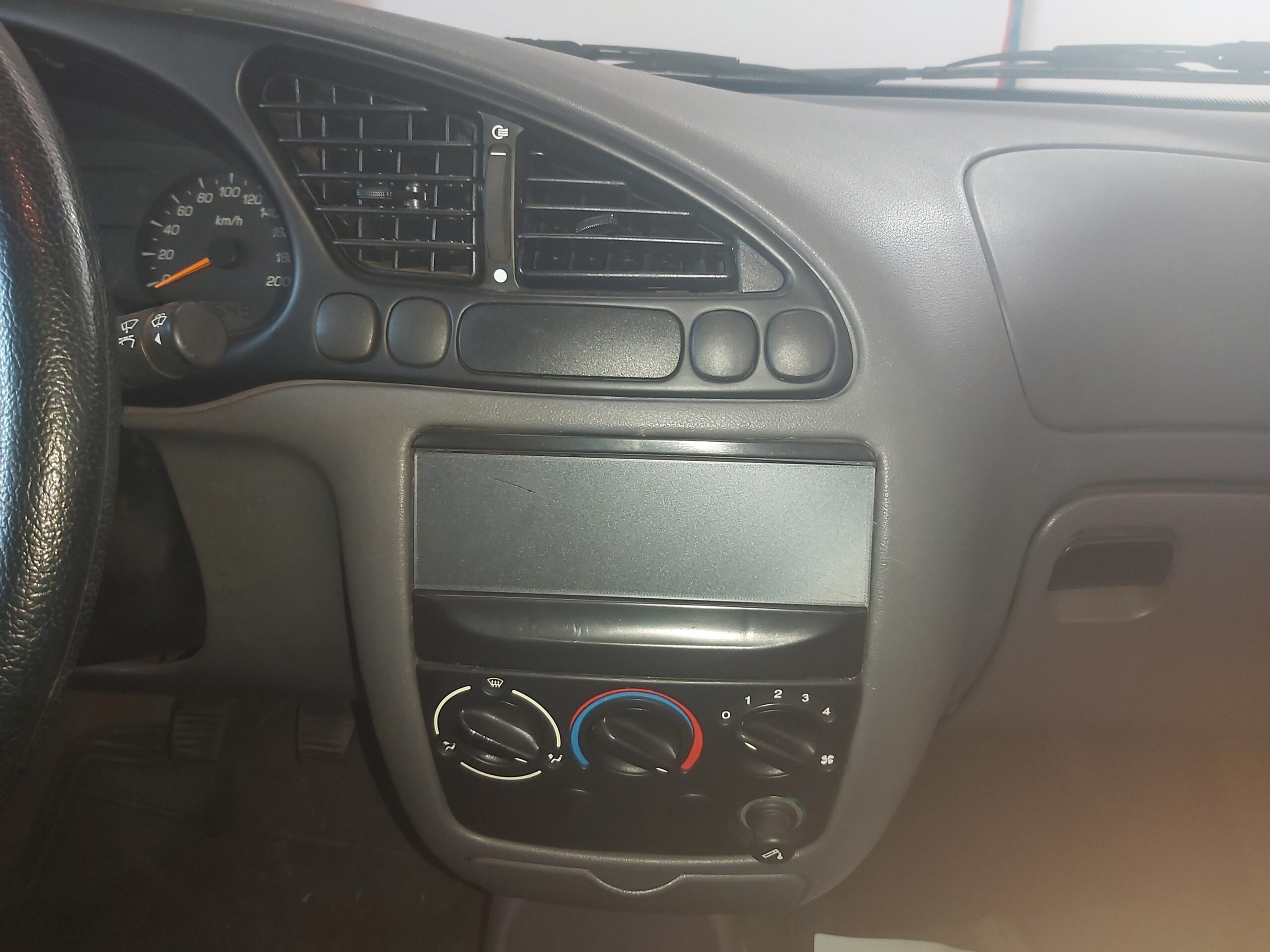 Tampa Acabamento Painel Ford Fiesta 2001 - Falso Rádio 1 Tampa Acabamento Painel Ford Fiesta 2001 - Falso Rádio